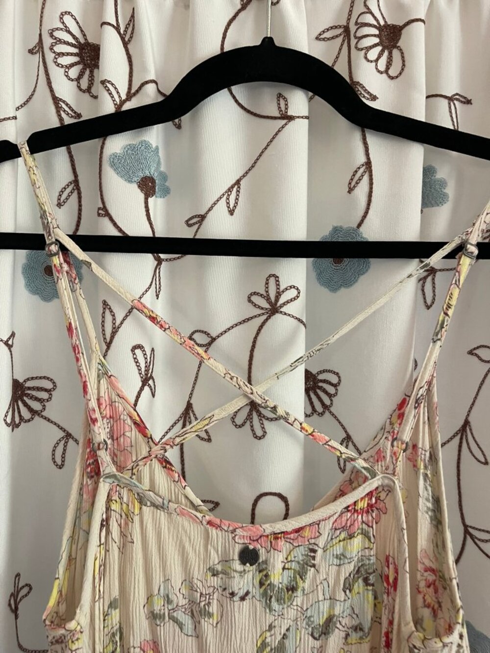 Sz M Billabong Cream Floral Crinkle Cami Dress - Picture 10 of 10